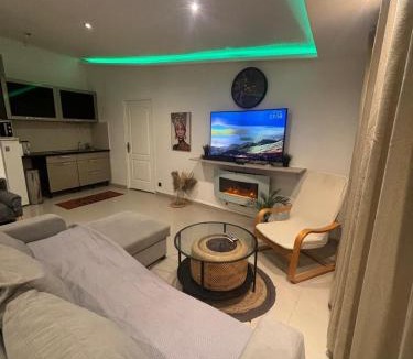 Villemomble Apartment | Jacuzzi House - 1-Bed & Parking - Villemomble, Paris