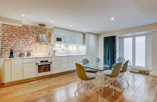 Quartier Sainte-Avoye Apartment | Jardin Prive - Gorgeous 3 Bed House in Le Marais