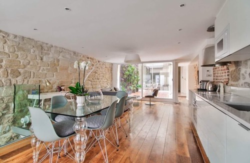 Quartier Sainte-Avoye Apartment | Jardin Prive - Gorgeous 3 Bed House in Le Marais