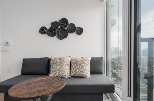 Garden District Apartment | Jarvis Suites - RSMT