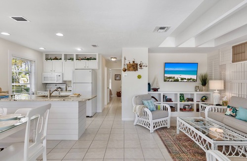 Captiva House | Jasmine - Refreshing 2-Bed/1.5-Bath Captiva Cottage Duplex, 2 Min Walk to Beach!