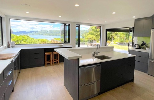 Lake Tarawera House | JETTY. 5 Bedrooms 5+ New Bathrooms, Beach. Designer Kitchen. 85” TV