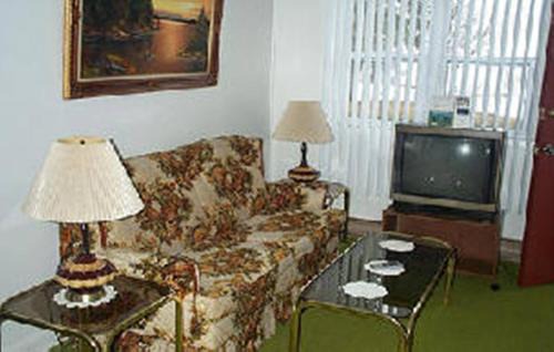 Edwardsburgh/Cardinal Hotel | Johnstown Motel