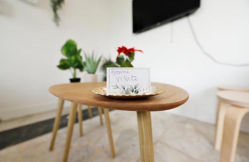 Tremblay-en-France Apartment | Joli T2, Terrasse et Jardin, Idéal pour familles, à 15 min de l'aéroport Roissy CDG