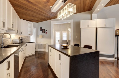 Sheridan Villa | Joyful Mansion with Charm Indoor