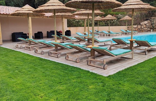 Sartene Apartment | Just a stone's throw from the beach! 4-person studio, pool, sea-view terrace.