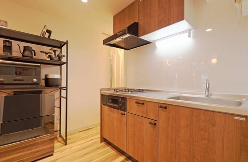 Okubo Apartment | Just off the main street of Tokyo’s Korean Town with a lively atmosphere