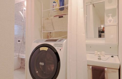 Okubo Apartment | Just off the main street of Tokyo’s Korean Town with a lively atmosphere