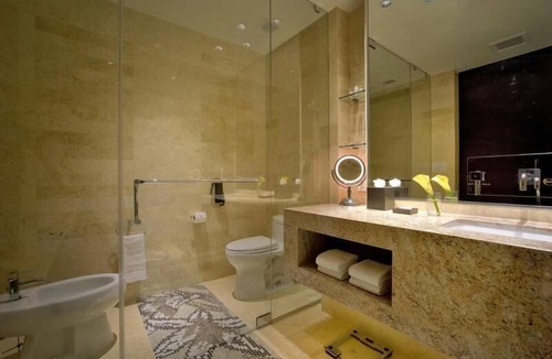 Seybold Hotel | Just What You Were Looking For! 3 Spacious Rooms, Close to Downtown Miami!