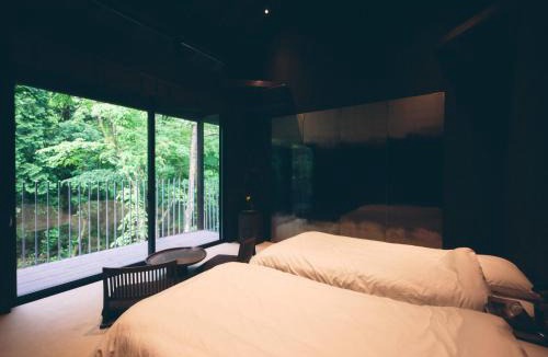 Hakone Villa | KAKOI雨音-AMANE- 森に浮かぶ120平米のvilla