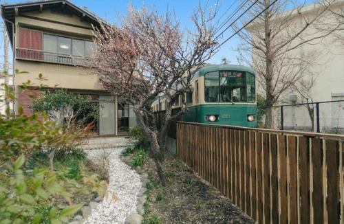 Kamakura House | Kamakura Suzune - Japanese Villa - Enoden view