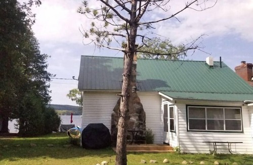Madawaska Valley Cottage | Kamaniskeg Lakehouse