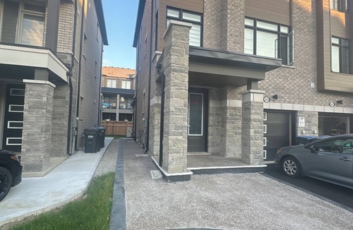 Brampton Apartment | Keppel Circle Residence