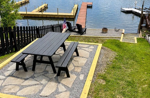 Dundee Cottage | Keuka Lake Cottage - Lake Frontage w/Dock, Nearby Boat Ramp, Walk to Everything!