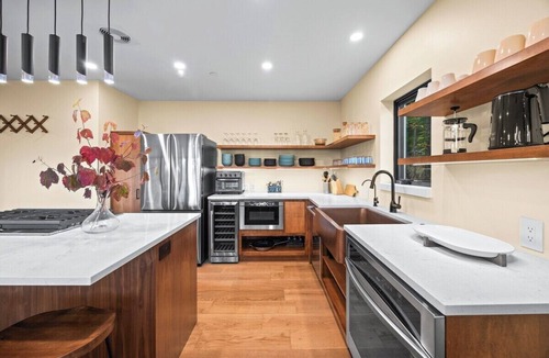 Bluff Point House | Keuka Lookout- A modern, 4 en suite bedroom home, overlooking Keuka Lake