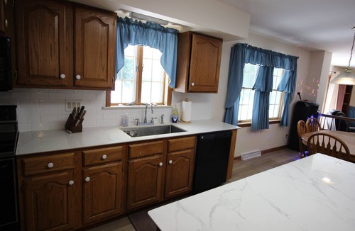 Mechanicsburg House | Kid friendly & 2-min walk to golf & eatery/pub in Mechanicsburg