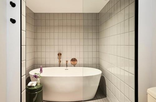 Bloor-Yorkville Hotel | Kimpton Saint George Hotel by IHG