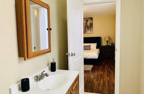Folcroft Apartment | ✪King Bed Apartment✪ in Suburbs | Perfect Long Term Stay
