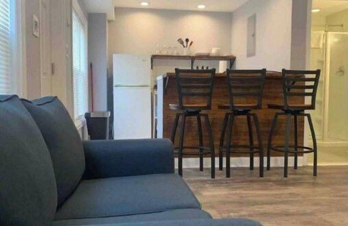 Primos Secane Apartment | ✪King Bed Studio✪ in Suburbs -Perfect Long Term Stay
