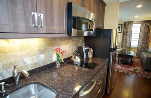 Norwalk Apartment | King Bedroom Studio - Victorian Guest House Studio - Luxury Apartment