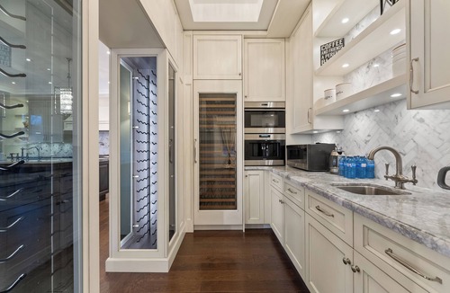 King City Villa | King City Villa 4 Bedroom Retreat with Spacious Backyard