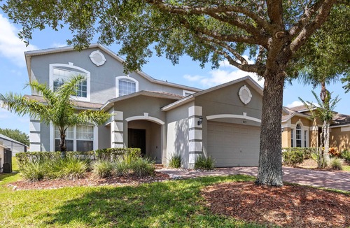 Legacy Park House | King luxury spacious home near Disney world-pool