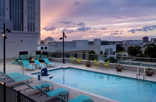 Lake Eola Heights Apartment | King Room Near Dorough R Lee ORL
