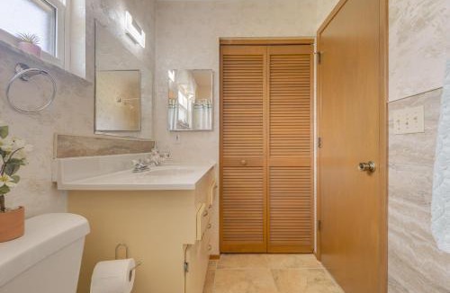 Clearwater House | King size bed, private bathroom, flat TV