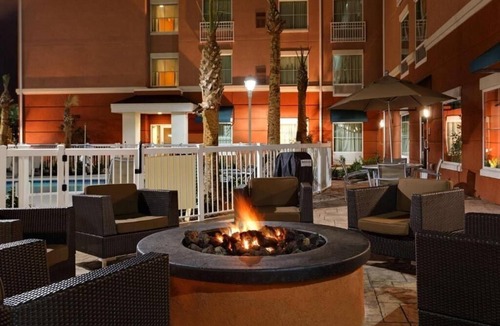 Airport North Apartment | King Studio Suite Near Airport Lakes Park ORL