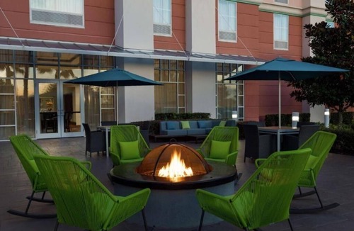 Airport North Apartment | King Studio Suite Near Airport Lakes Park ORL