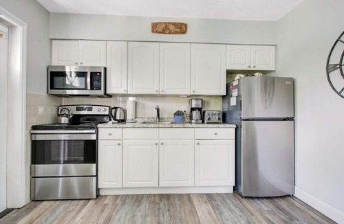 Bay Esplanade Condo | King Suite with bath