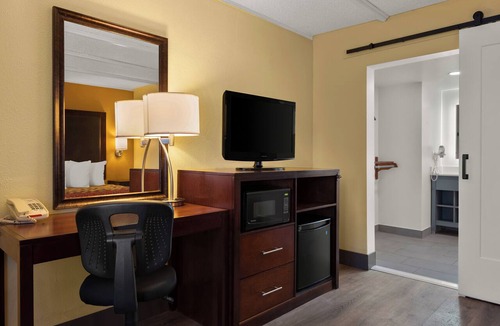 Flagstaff Hotel | Kings House Motor Hotel, a Dazzler Select by Wyndham