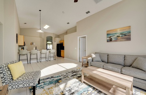 Seasons House | Kissimmee Getaway w/Pool ~ 7 Mi to Disney!