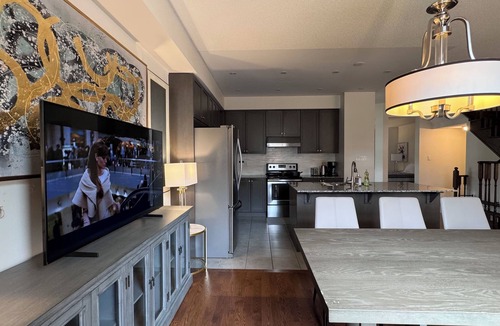 Vaughan House | Kleinburg Refined Crown Town Residence