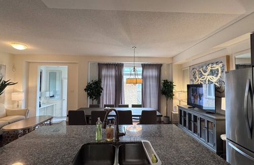Vaughan House | Kleinburg Refined Crown Town Residence