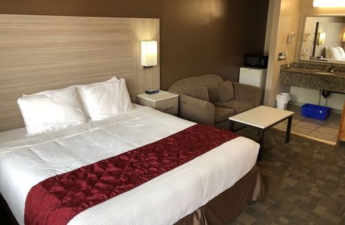 Huntsville Hotel | Knights Inn Huntsville, ON
