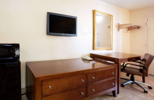 Oak Ridge Hotel | Knights Inn Orlando