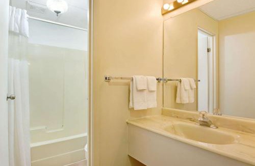 Midland Hotel | Knights Inn - Park Villa Motel, Midland