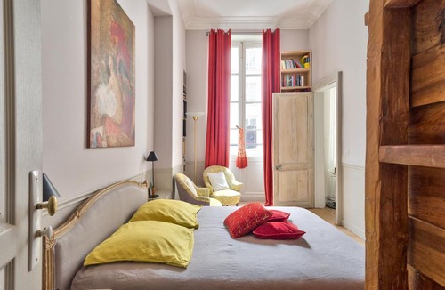 Les Iles Apartment | L'ile Saint-Louis by Weekome
