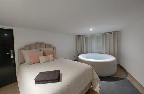Livry-Gargan Apartment | L08 Jacuzzi 5 Étoile par Villa Dengous