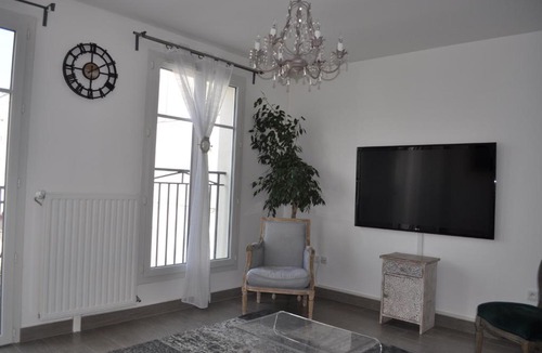 Serris Apartment | La Bella Vita