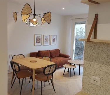 La Courneuve Apartment | La Glycine, Appartement d'architecte avec vue sur jardin