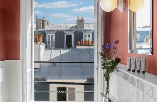 Hopital Saint-Louis Hotel | La Planque Hôtel