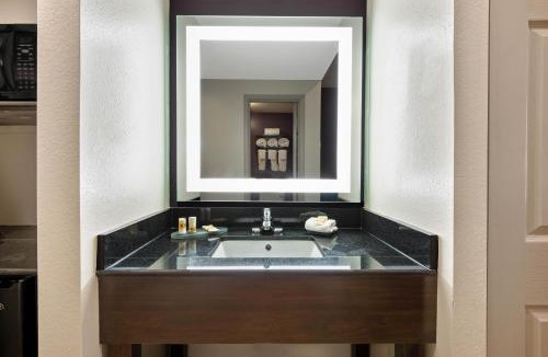 New Cumberland Hotel | La Quinta by Wyndham New Cumberland - Harrisburg