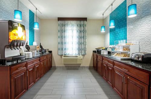 New Cumberland Hotel | La Quinta by Wyndham New Cumberland - Harrisburg