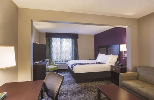 Clearwater Hotel | La Quinta Inn & Suites by Wyndham Clearwater South