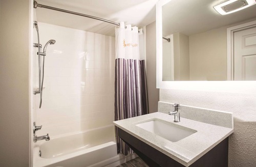 Clearwater Hotel | La Quinta Inn & Suites by Wyndham Clearwater South