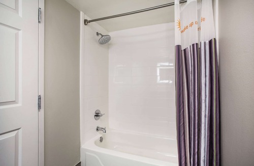 Clearwater Hotel | La Quinta Inn & Suites by Wyndham Clearwater South