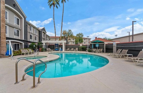 Central Scottsdale Hotel | La Quinta Inn & Suites by Wyndham Phoenix Scottsdale