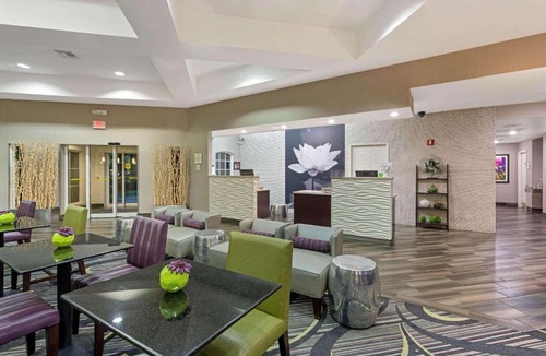 Central Scottsdale Hotel | La Quinta Inn & Suites by Wyndham Phoenix Scottsdale
